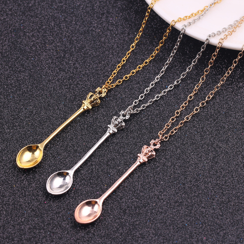 Vintage Collectible Spoons - Alice Vintage Goldene Kronen-Löffel-Anhänger-Halskette, Legierung Mini-Kronen-Schmuck,
